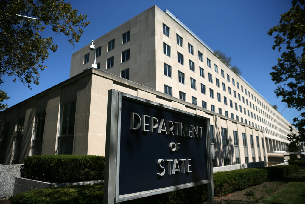 Administrata Trump ndal përkohësisht procesin e vizave imigruese