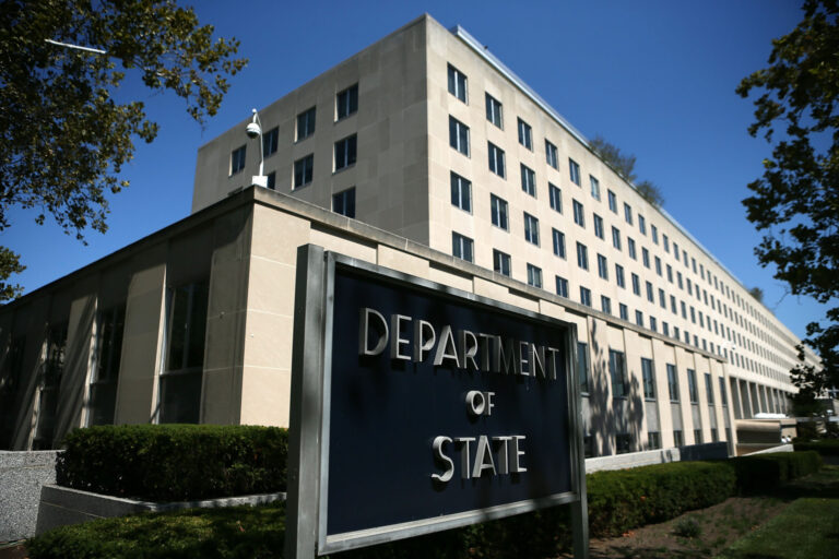 Administrata Trump ndal përkohësisht procesin e vizave imigruese