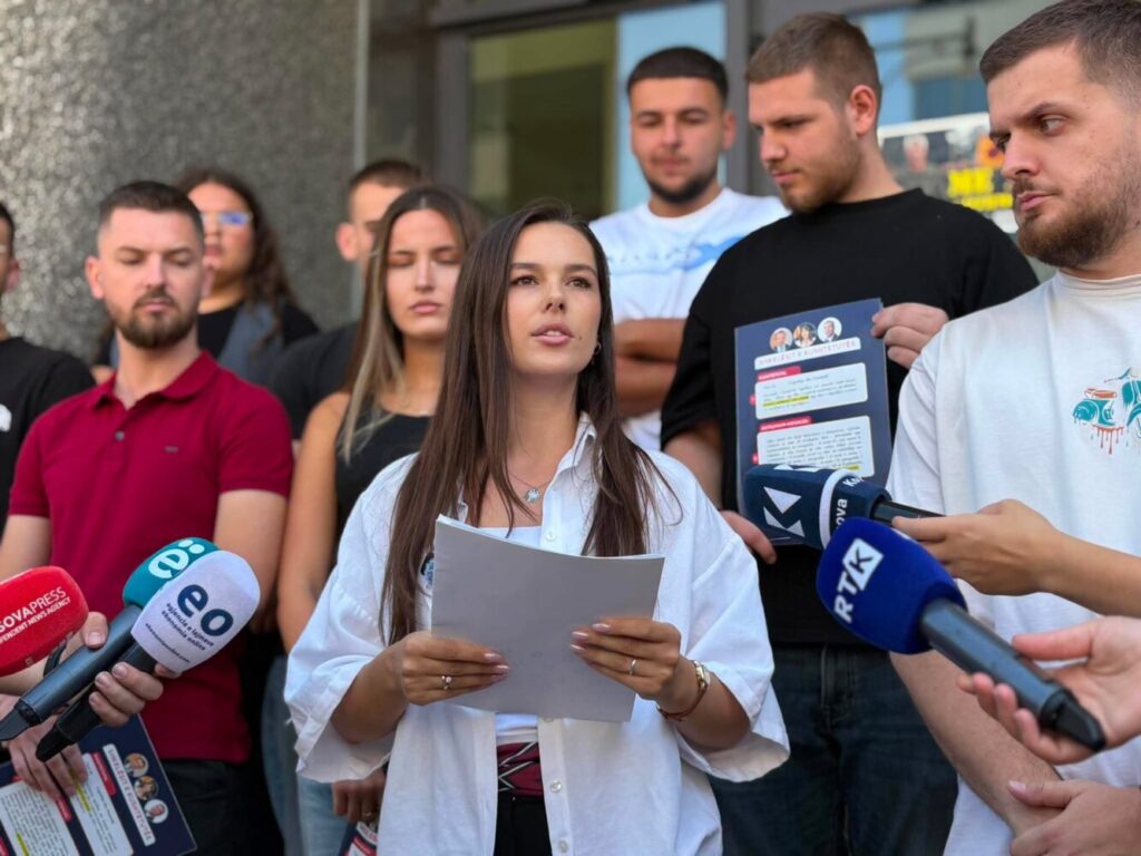 RDK proteston para Kuvendit: Kërkon vazhdimin e seancës konstituive