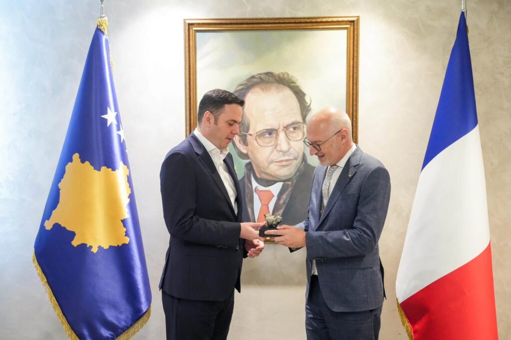Abdixhiku në takim lamtumirës me ambasadorin francez