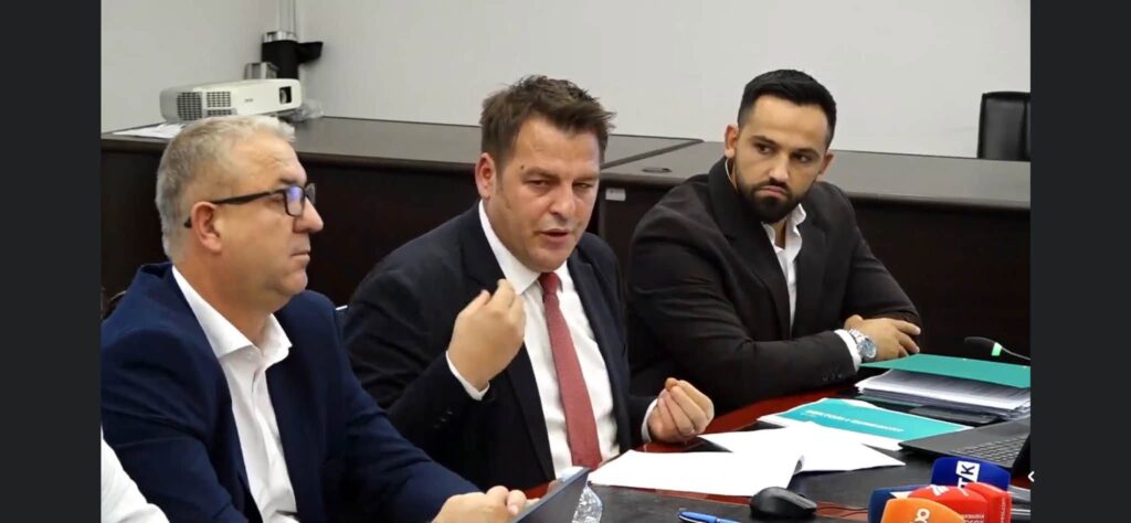 Shoqata e Qumështoreve kërkon ndalimin e vajit të palmës dhe qumështit pluhur në produktet e qumështit