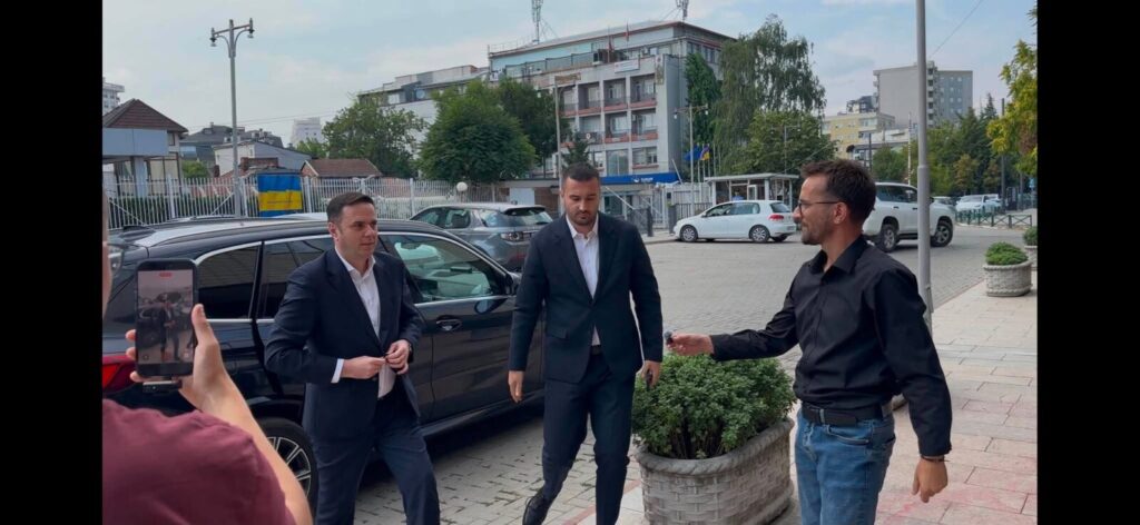 Abdixhiku, Osmani dhe Haziri takohen me Kurtin në Kuvend