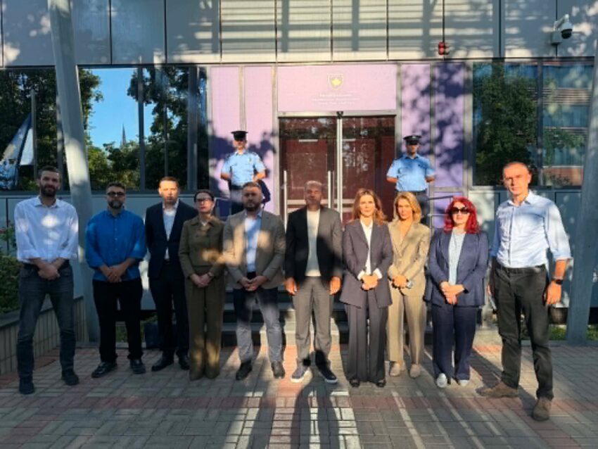 PDK vazhdon aksionin para Qeverisë, Hoxhaj: Nuk do të tërhiqemi