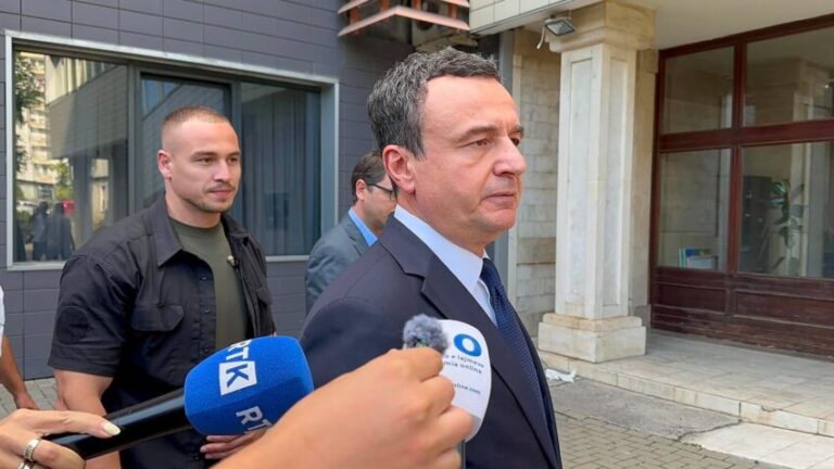 Kurti dhe Abdixhiku takohen në Kuvend për zhbllokimin e institucioneve