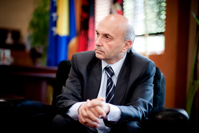 Isa Mustafa kritikon bashkëpunimin me VV-në: Pse LDK-ja t’i sigurojë 80 vota Kurtit?
