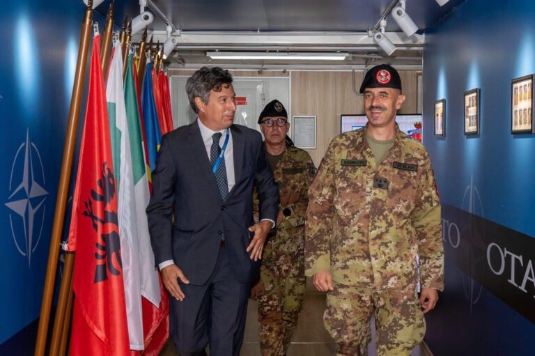 KFOR dhe OSBE diskutojnë sigurinë dhe bashkëpunimin në rajonin e Pejës