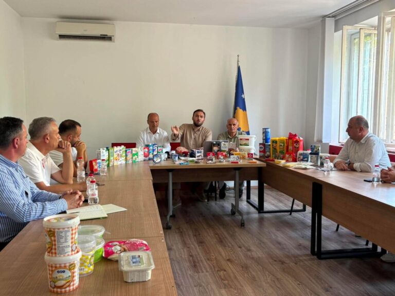 Ajvazi: Po rrezikohet industria vendore e qumështit