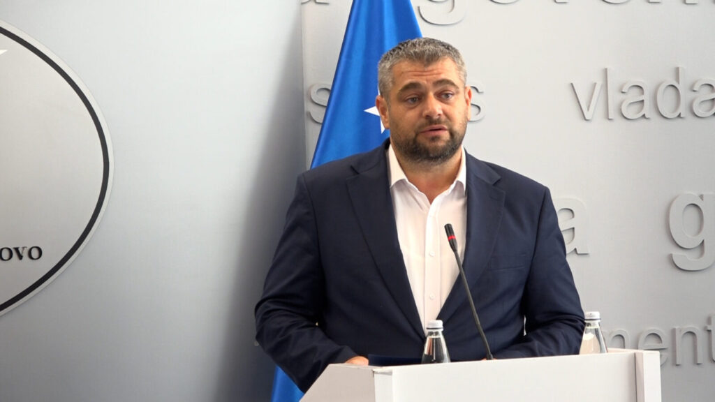 Hoti: Banimi social ndihmon familjet të dalin nga varfëria