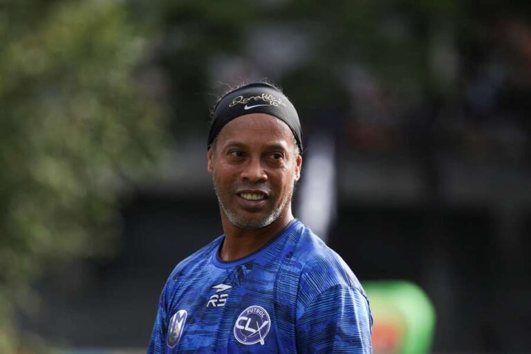 Ronaldinho synon të bëhet pronar i AS Monaco Basket