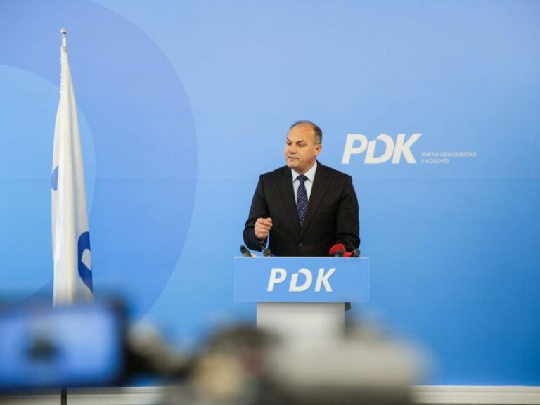 Hoxhaj: PDK nuk takohet me Kurtin, nuk duam marrëveshje me LVV-në