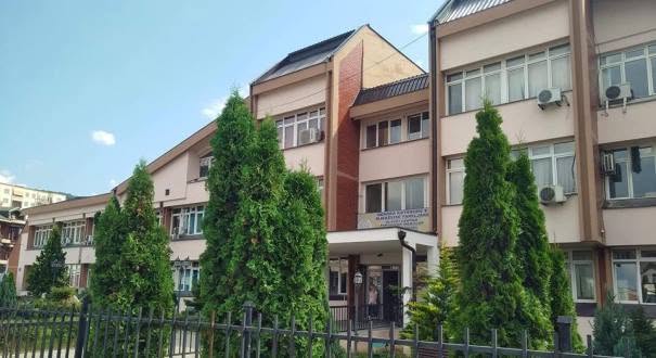 Dy infermierë ndalohen në Prizren, dyshohen për përvetësim të parave nga pagesat e pacientëve