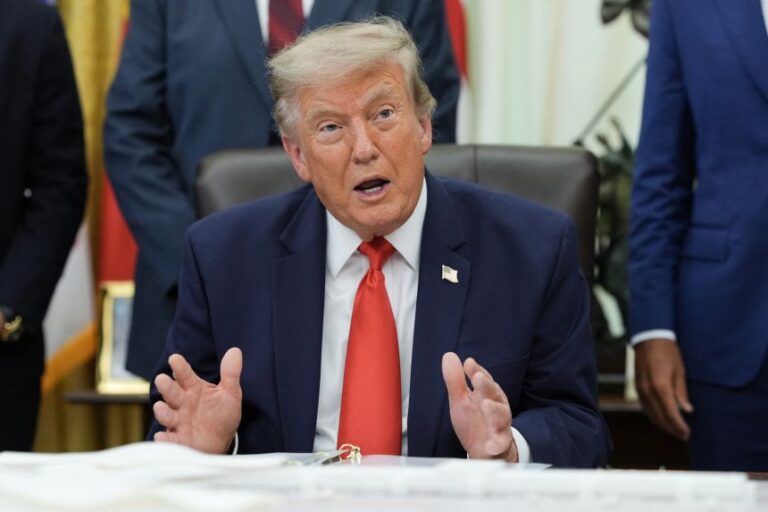 Trump paralajmëron Iranin: Ngushtica e Hormuzit duhet të hapet shpejt