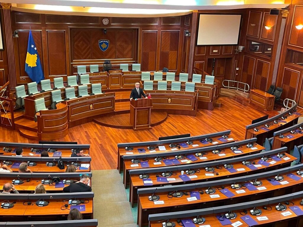 Tahiri: Bllokada e Kuvendit po thellon krizën në Kosovë