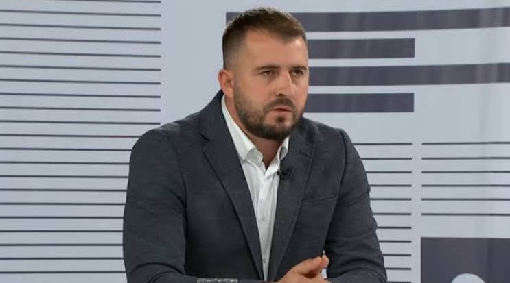 Lushtaku: PDK nuk i nënshtrohet skenarëve politikë të pushtetit