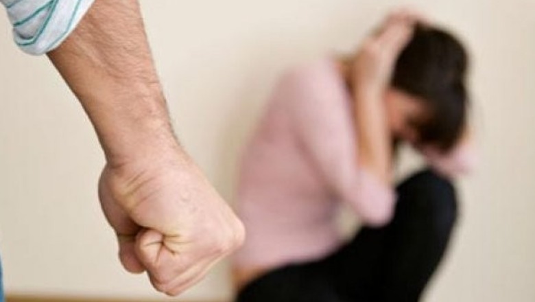 Malishevë: Dyshohet se shkaktoi dhunë psikike dhe dëmtoi veturën e babait