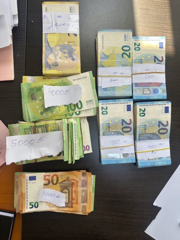 Zbulohet 30 mijë euro të padeklaruara në Vërmicë