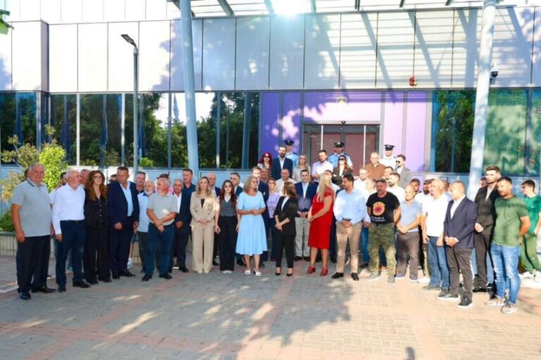 PDK dhe Aleanca vazhdojnë bllokimin e Qeverisë: Askush nuk është mbi Kushtetutën