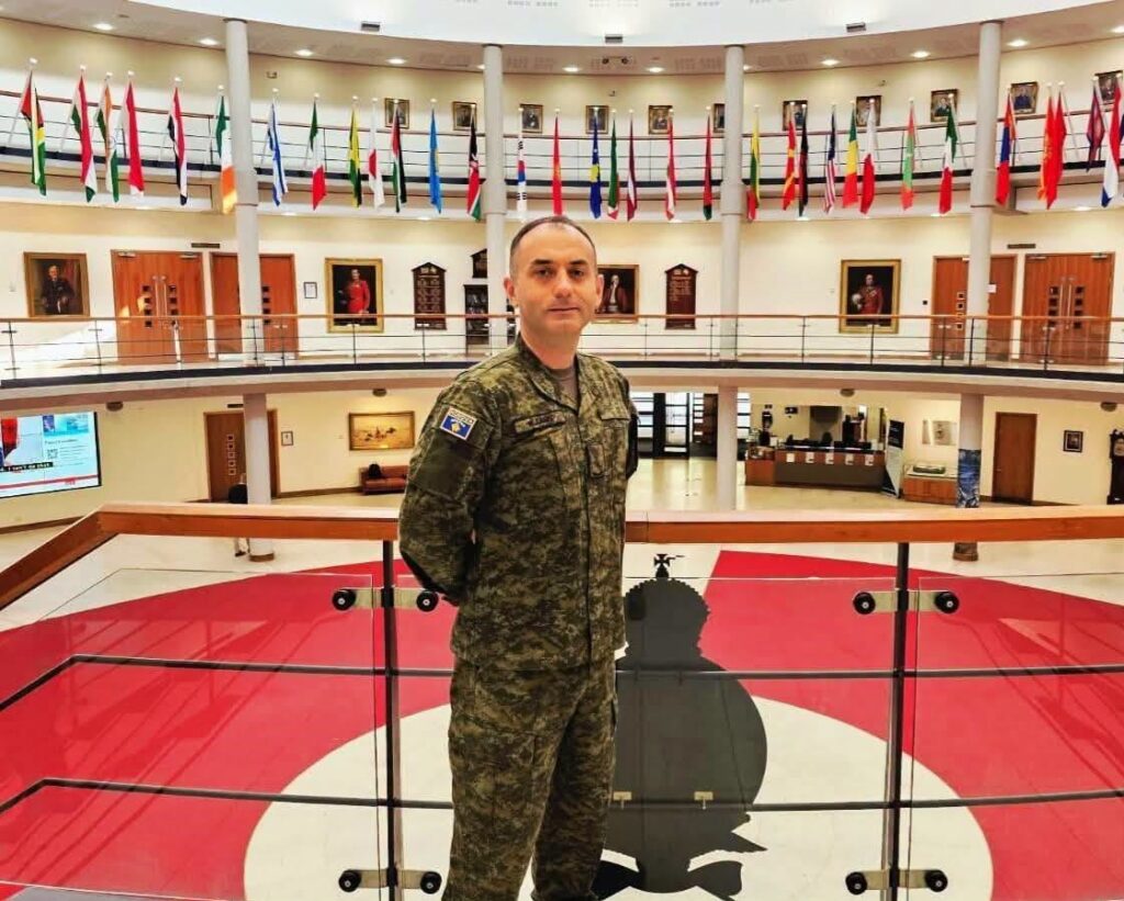 Oficeri i FSK-së diplomon në Mbretërinë e Bashkuar