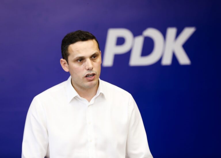 Gruda: Takimet e Kurtit janë improvizim, synon postin e presidentit