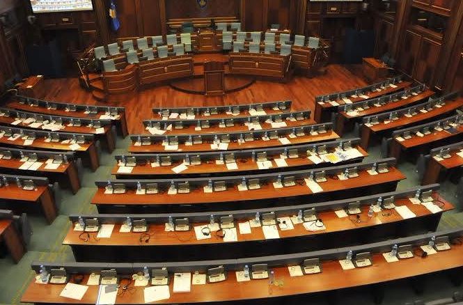 Sot vazhdon seanca konstituive e Kuvendit të Kosovës