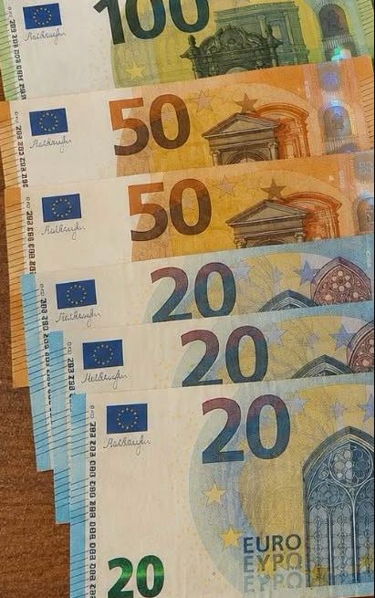 Një qytetare gjen portofolin me para e dokumente dhe e dorëzon në stacionin policor në Shtime