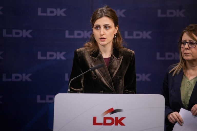 Seanca konstituive më 6 gusht, LDK dhe AAK akuzojnë LVV-në për zvarritje të procesit