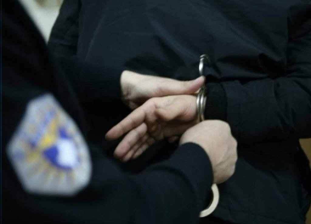 Arrestohet një i kërkuar dhe i dënuar me 8 muaj e gjysmë burg efektiv për vjedhje në Prizren