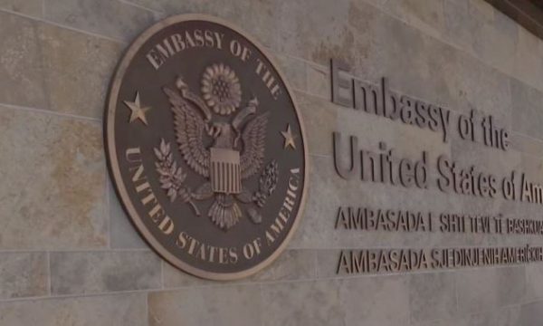 Ambasada e SHBA-së u bën thirrje partive: Formoni institucionet, ngërçi po i kushton Kosovës