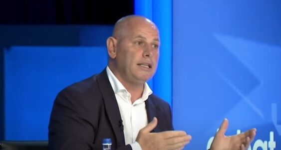 Lladrovci kërkon sanksione për shkelësit e Kushtetutës