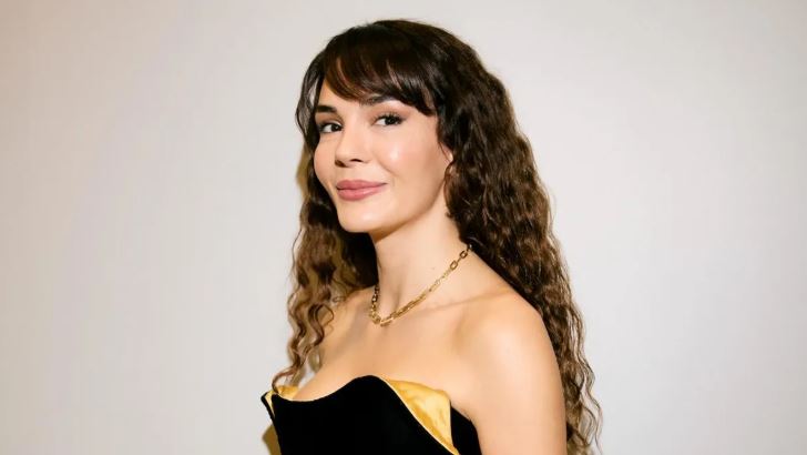 Ebru Şahin shfaqet në formë të shkëlqyer gjatë pushimeve në Çeşme