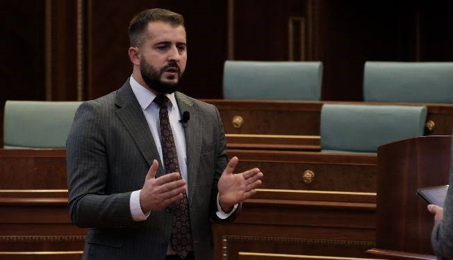 PDK diskuton krizën politike dhe shkeljet kushtetuese, Lushtaku paralajmëron hapa të tjerë