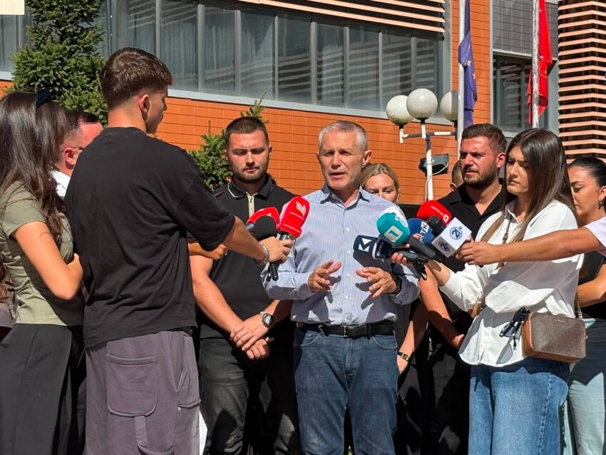 Ramadani akuzon VV-në për mungesë lirie te deputetët