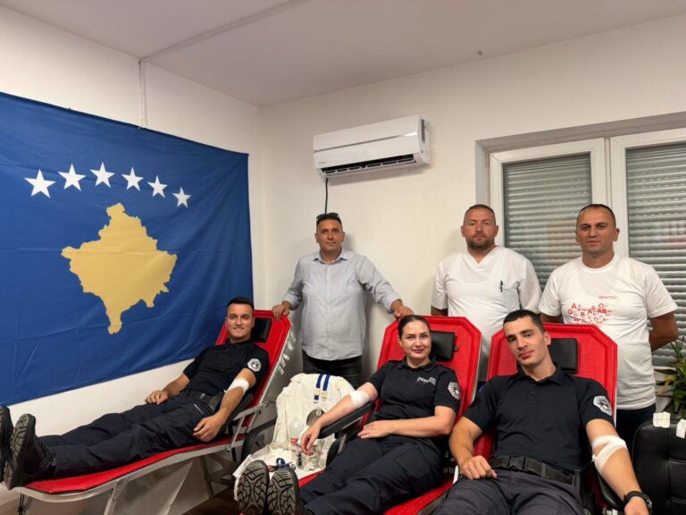 Policia në veri dhuron gjak