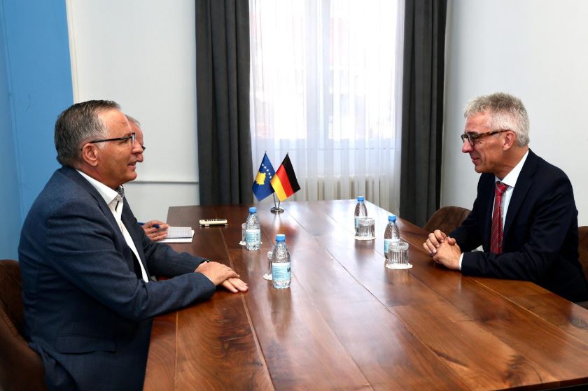 Hamza pas takimit me ambasadorin Rudolph: Kushtetuta duhet të respektohet