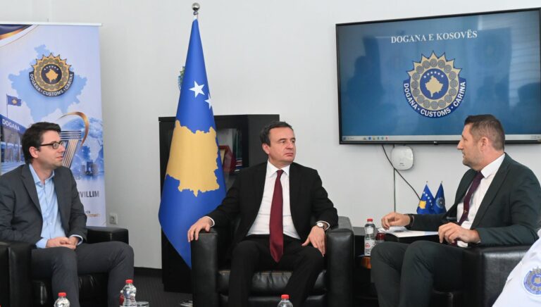Kurti e Murati vizitojnë Doganën, prezantohen reformat dhe rezultatet