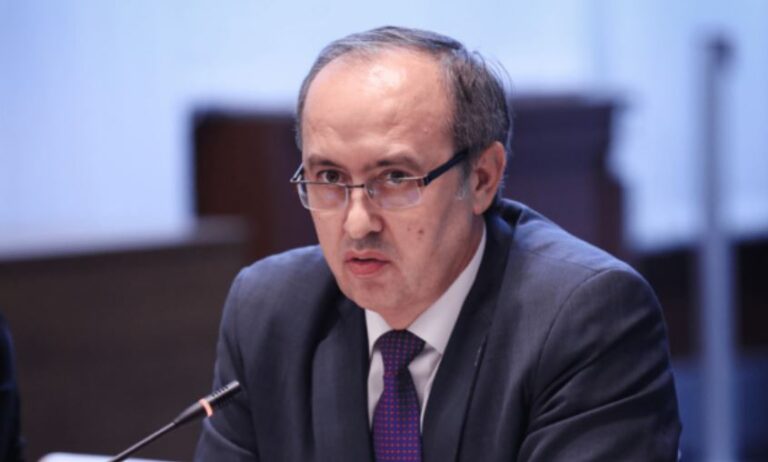 Hoti: Institucionet nuk duhet të varen nga një individ