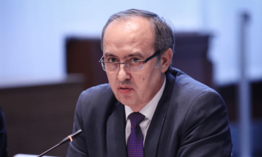 Hoti: Institucionet nuk duhet të varen nga një individ