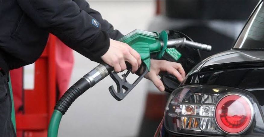 Nafta dhe benzina shtrenjtohen me nga një cent