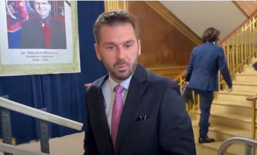 Kërçeli kundër mbështetjes së Shalës: Nuk ka kuptim të votohet nga VV-ja