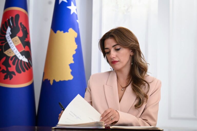 Haxhiu liron nga detyra 18 gjyqtarë serbë