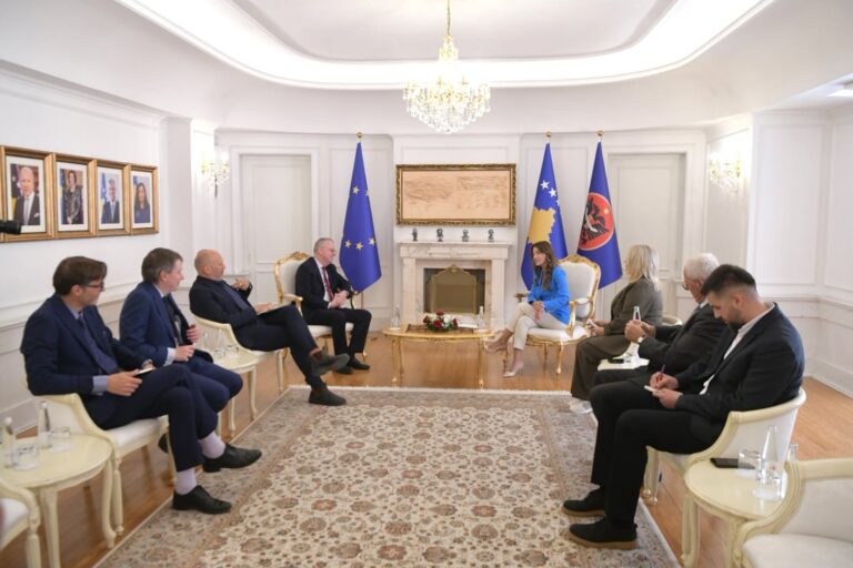 Schuebel takon Haxhiun, flasin për anëtarësimin e Kosovës në BE