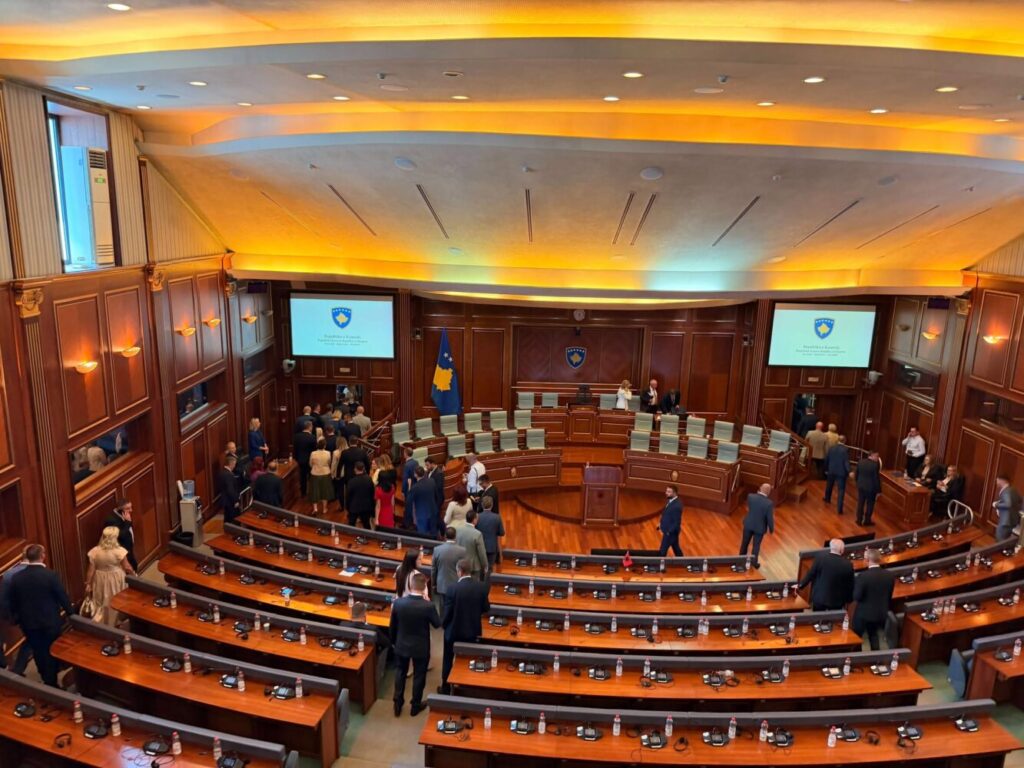 Kuvendi shtyn seancën, mungojnë votat për nënkryetarët