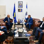 Hoxha pret shefin e ri të EULEX-it në takim njoftues