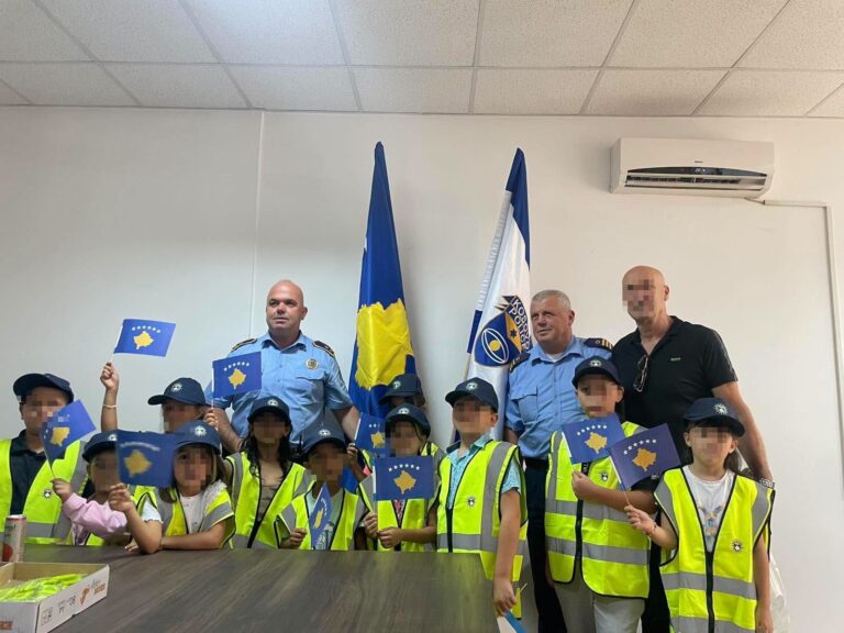Policia në Veri afron fëmijët me punën e saj