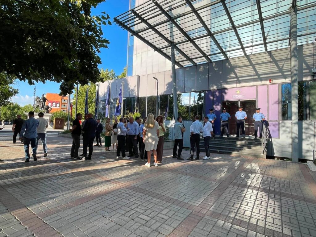 PDK dhe Aleanca protestojnë sërish, kërkojnë funksionalizimin e institucioneve