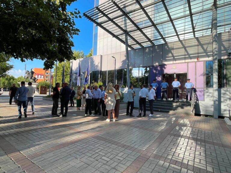 PDK dhe Aleanca protestojnë sërish, kërkojnë funksionalizimin e institucioneve