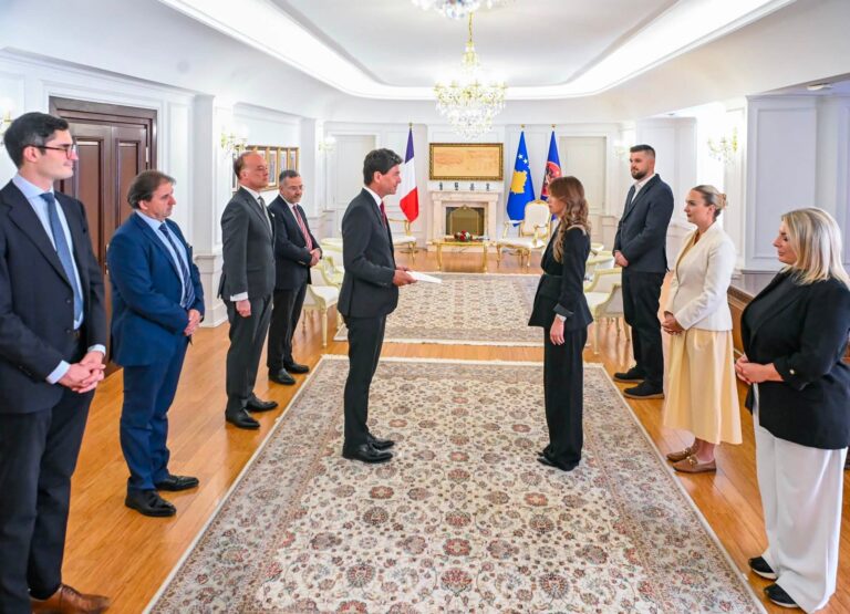 Haxhiu pret ambasadorin e ri francez në Kosovë