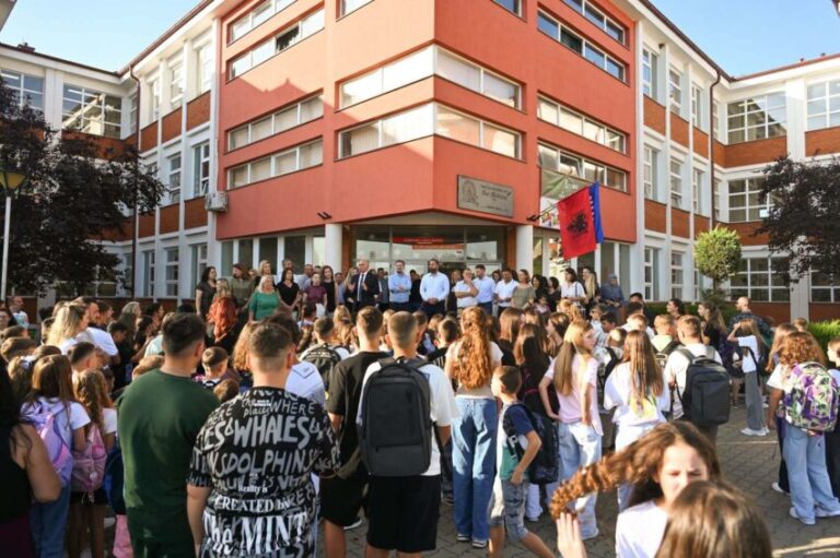 AKK: Viti shkollor nisi me mungesa në tekste dhe dokumentacion