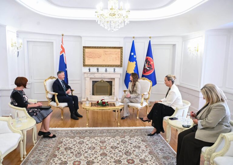 Haxhiu pret ambasadorin australian, flasin për investime e siguri
